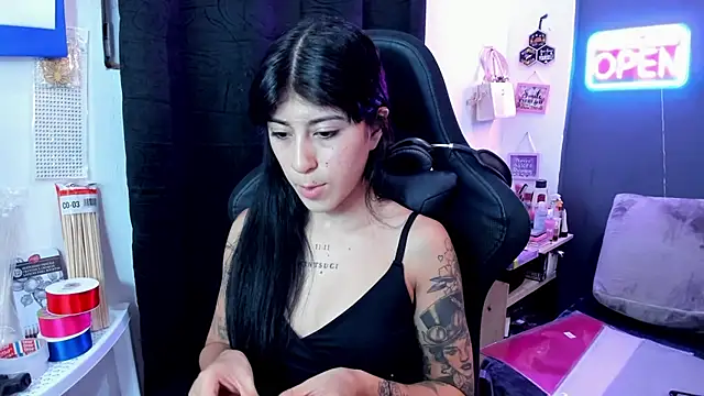 chaymae nah  online show from 04-22-26, 01:52