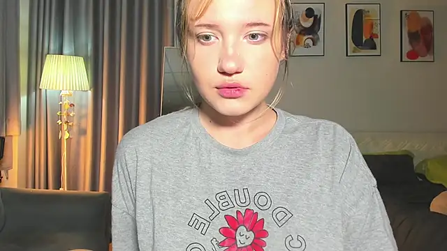 HanahCute online show from 02-25-25, 11:00