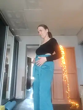 Evelina cute online show from 10-31-25, 01:01