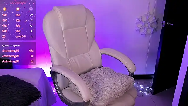 Snapshot of nyna_1 chatting on 02-22-25, 01:44 nyna 1 online show from 02-22-25, 01:44