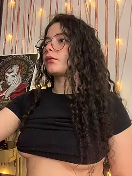 Snapshot of Antoniart_ chatting on 01-16-25, 01:37 Antoniart online show from 01-16-25, 01:37