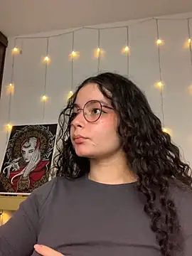 Snapshot of Antoniart_ chatting on 02-18-25, 04:15 Antoniart online show from 02-18-25, 04:15