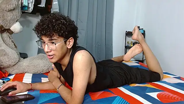 harrytwink18 online show from 02-09-26, 03:05