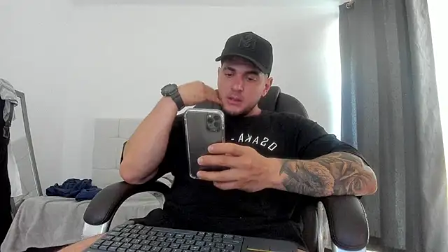 Snapshot of Teilor_Creed chatting on 10-21-25, 07:03 Teilor Creed online show from 10-21-25, 07:03