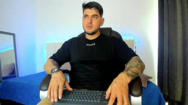 Snapshot of Teilor_Creed chatting on 12-13-25, 08:25 Teilor Creed online show from 12-13-25, 08:25