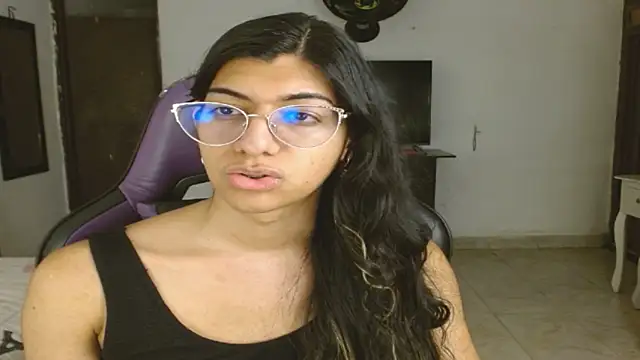 engielphoenis14 online show from 12-21-25, 10:06