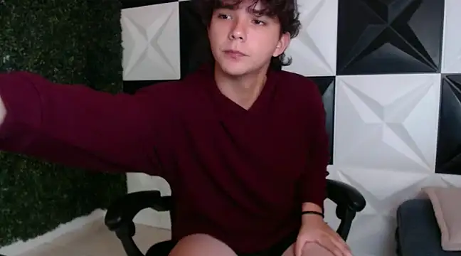 Snapshot of Dani_cumboy chatting on 12-28-24, 11:16 Dani cumboy online show from 12-28-24, 11:16