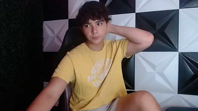Snapshot of Dani_cumboy chatting on 01-05-25, 01:35 Dani cumboy online show from 01-05-25, 01:35