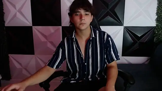 Snapshot of Dani_cumboy chatting on 01-22-25, 03:09 Dani cumboy online show from 01-22-25, 03:09