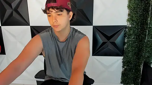 Snapshot of Dani_cumboy chatting on 10-24-25, 02:46 Dani cumboy online show from 10-24-25, 02:46