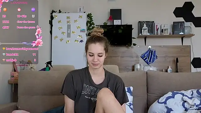 Girl alone home online show from 03-11-25, 06:53