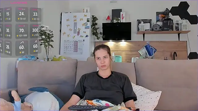 Girl alone home online show from 10-18-25, 04:15