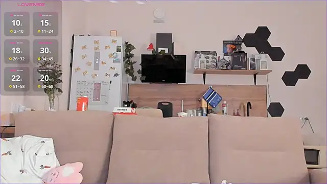 Girl alone home online show from 10-31-25, 03:40