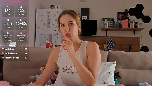 Girl alone home online show from 11-13-25, 04:17