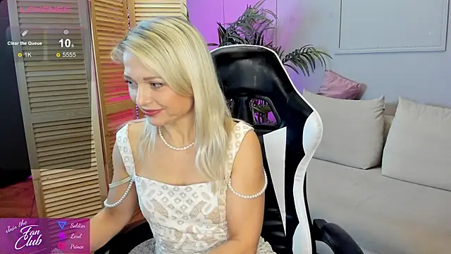 Snapshot of Gloria_Lovely chatting on 12-05-24, 02:00 Gloria Lovely online show from 12-05-24, 02:00