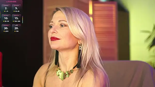 Snapshot of Gloria_Lovely chatting on 09-18-25, 11:23 Gloria Lovely online show from 09-18-25, 11:23