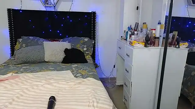 charlotte 077 online show from 02-12-26, 03:23