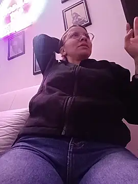 karlamorris  online show from 11-10-25, 01:32