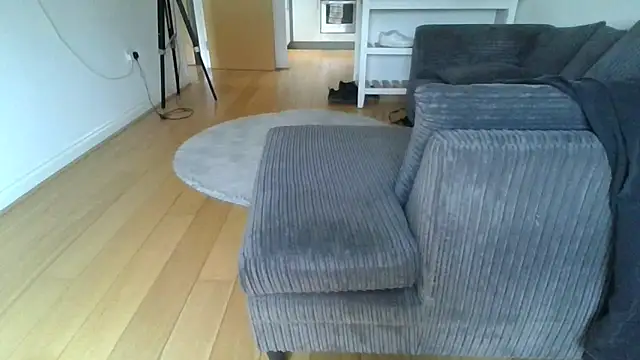 Snapshot of Nizzlivecam chatting on 05-19-26, 04:35 Nizzlivecam online show from 05-19-26, 04:35