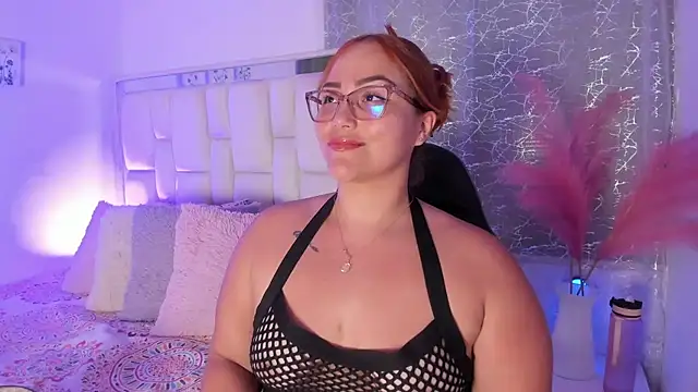 Snapshot of LeahxBarker chatting on 06-18-26, 03:07 LeahxBarker online show from 06-18-26, 03:07