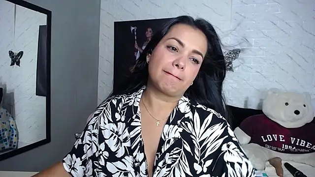 Saritatellez online show from 11-26-25, 08:10