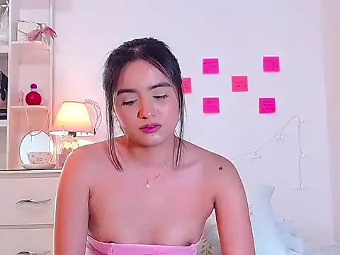 Snapshot of naissha- chatting on 02-22-25, 09:37 naissha- online show from 02-22-25, 09:37