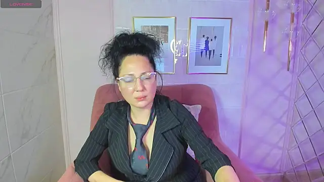 Snapshot of Anita_Muse chatting on 12-20-24, 05:29 Anita Muse online show from 12-20-24, 05:29