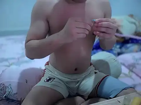 Snapshot of Cloudycockcare chatting on 09-21-25, 09:11 Cloudycockcare online show from 09-21-25, 09:11