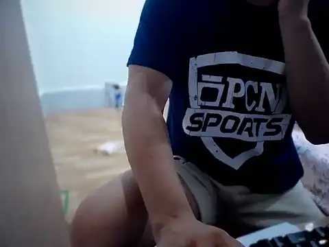 Snapshot of Cloudycockcare chatting on 10-26-25, 09:04 Cloudycockcare online show from 10-26-25, 09:04