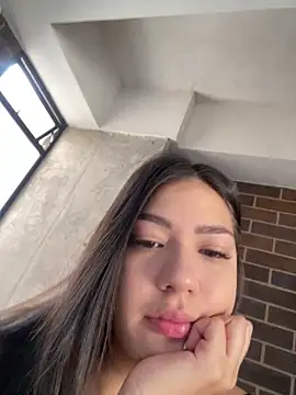 Latina vanessa online show from 04-14-26, 01:17