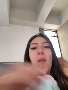 Latina vanessa online show from 04-17-26, 01:25