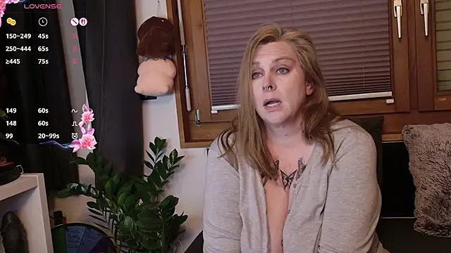 Snapshot of Big_Beautiful_MILF chatting on 11-08-25, 12:44 Big Beautiful MILF online show from 11-08-25, 12:44