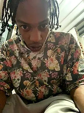 Larry-n-clouds online show from 11-25-25, 03:39