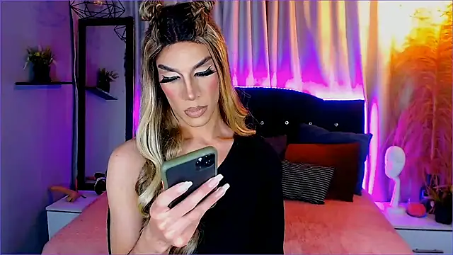 camila hootie online show from 12-22-24, 03:44