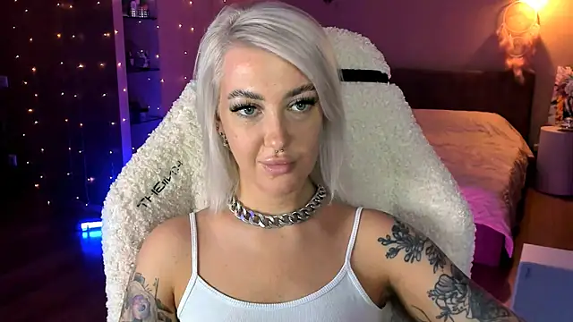 tykioty Miley online show from 10-31-25, 01:12