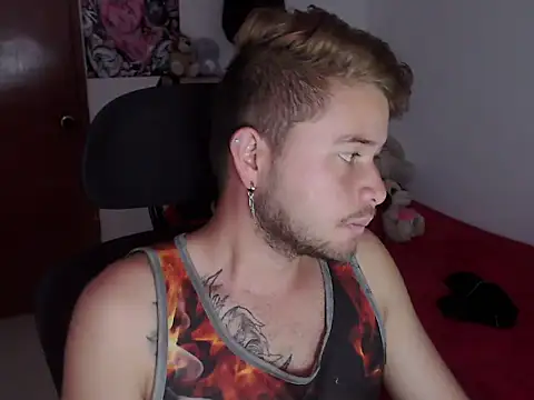 JOHANLEON1 online show from 10-31-25, 04:52