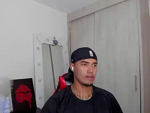 thomas latin boy online show from 05-15-26, 07:48