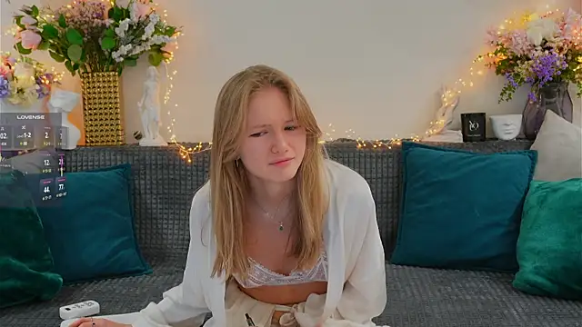 Alexandra Demore online show from 02-17-25, 01:04