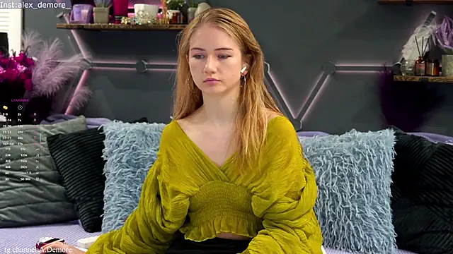 Alexandra Demore online show from 09-18-25, 07:49