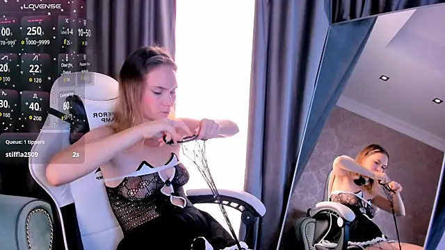 LinaVolberg online show from 11-14-25, 06:01