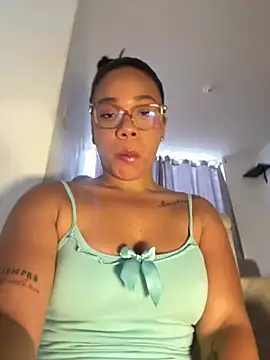 Snapshot of ashley_Tompson1 chatting on 06-12-26, 12:15 ashley Tompson1 online show from 06-12-26, 12:15
