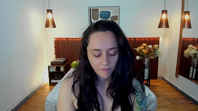 Snapshot of KatherineBond chatting on 05-25-26, 07:09 KatherineBond online show from 05-25-26, 07:09