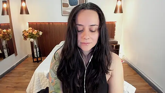 Snapshot of KatherineBond chatting on 06-08-26, 08:09 KatherineBond online show from 06-08-26, 08:09