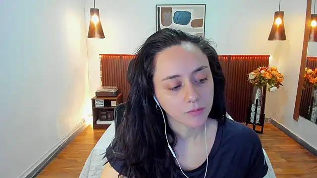 Snapshot of KatherineBond chatting on 07-08-26, 04:00 KatherineBond online show from 07-08-26, 04:00