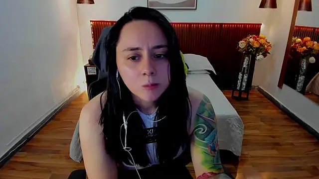 Snapshot of KatherineBond chatting on 07-22-26, 04:54 KatherineBond online show from 07-22-26, 04:54