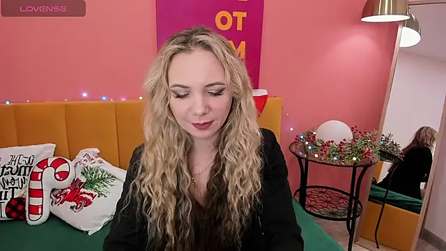 Snapshot of EvaMoran chatting on 12-26-24, 04:53 EvaMoran online show from 12-26-24, 04:53