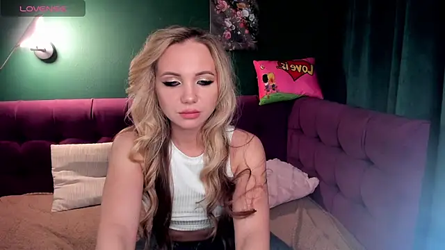 Snapshot of EvaMoran chatting on 02-06-25, 05:03 EvaMoran online show from 02-06-25, 05:03