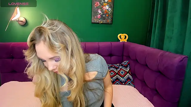 Snapshot of EvaMoran chatting on 10-03-25, 01:57 EvaMoran online show from 10-03-25, 01:57