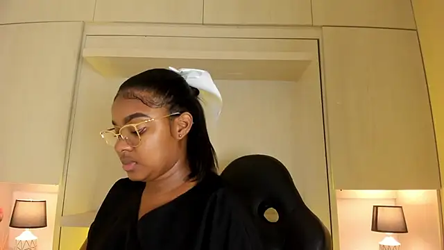 tamaraa smiith online show from 11-19-25, 07:36