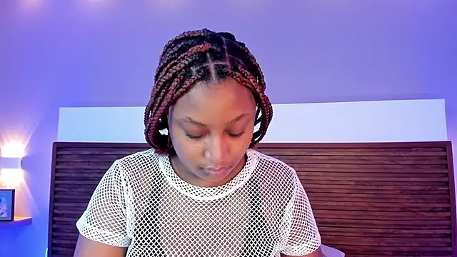 Snapshot of Adelehottman chatting on 05-14-26, 02:57 Adelehottman online show from 05-14-26, 02:57